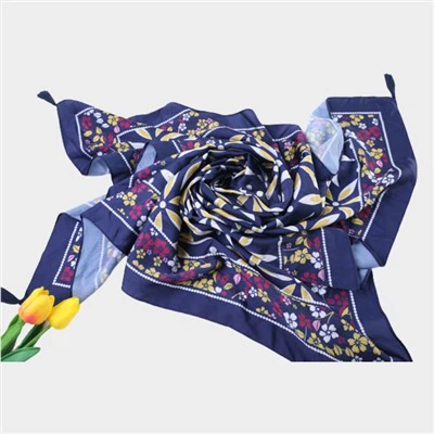 شال مثلثی قدیمی برای لباس